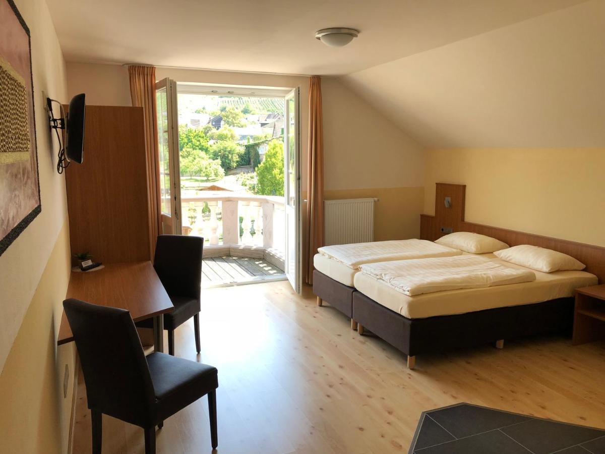 Hotel & Restaurant Bruehler Hof Wintrich Kültér fotó